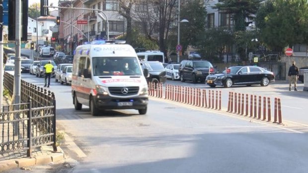 Ərdoğanın korteji təcili yardım maşınına yol verdi - VİDEO