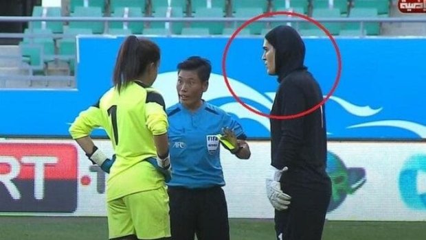 Kişi olduğu iddia edilən iranlı qapıçıdan ittihamlara CAVAB - VİDEO