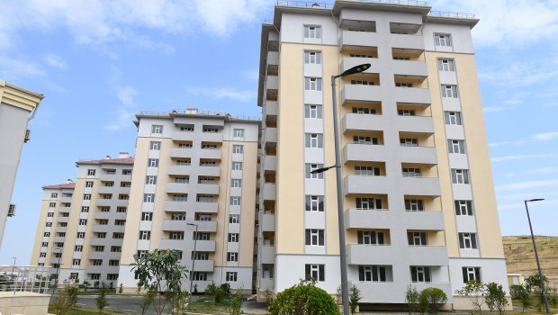 İki bina, bir yarımçıq tikili hərraca çıxarıldı - RƏSMİ