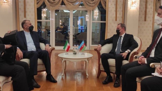 Ceyhun Bayramov iranlı həmkarı ilə Soçi görüşünü, Qarabağ bəyanatını MÜZAKİRƏ ETDİ