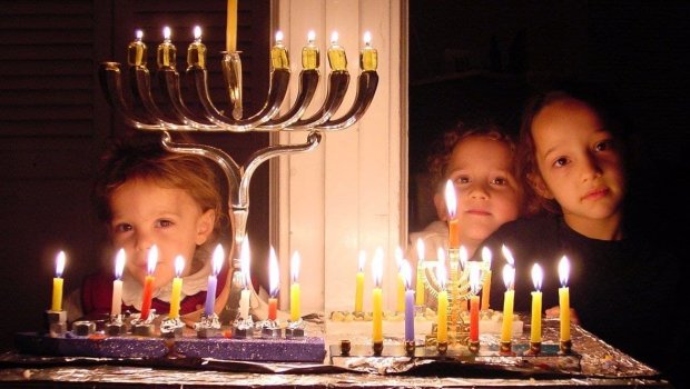 Yəhudilərin möcüzədən yaranan Xanuka bayramı başladı - FOTO