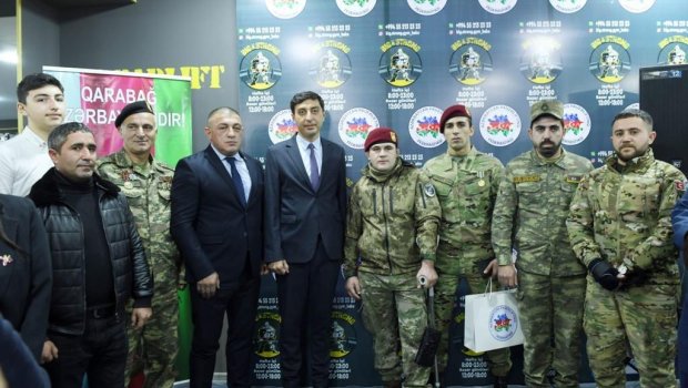 Fərid Qayıbov bazanın açılışında şəhid atasına plaket verdi - FOTO