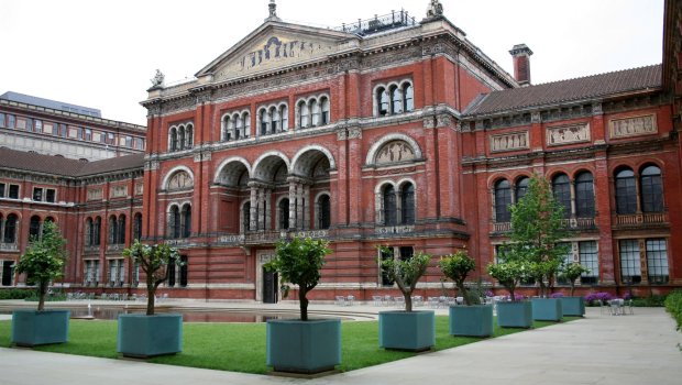 Bizim.Media yazdı, nazirlik hərəkətə keçdi - Bakıdan Londona ETİRAZ