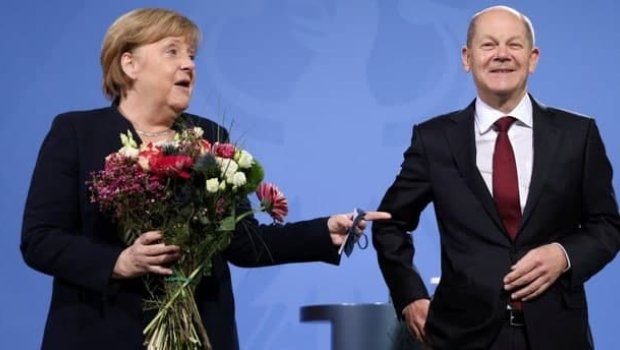 Merkel öz vəzifələrini təhvil verdi