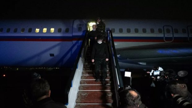 Azərbaycanın təhvil verdiyi hərbçilər İrəvanda həbs edildi - VİDEO