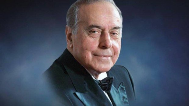 Nüfuzlu təşkilat Heydər Əliyevi andı - FOTO