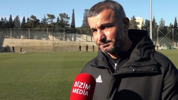 Qurban Qurbanov ilin məşqçisi adına layiq görüldü