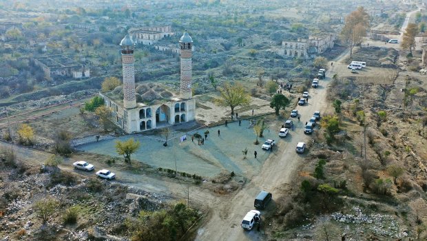 Xarici işçi qüvvəsinin Qarabağa AXINI - Yerli mütəxəssislərin taleyi necə olacaq?
