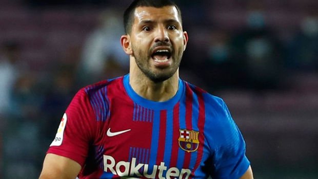 Aquero göz yaşları içində futbol karyerasını başa vurdu  - VİDEO