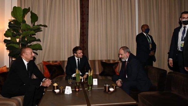 Makron İlham Əliyevlə Paşinyanı niyə görüşdürüb? – Oleq Kuznetsovdan ÖZƏL TƏFƏRRÜAT