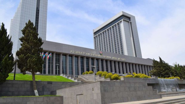 Milli Məclis Maliyyə Nazirliyi ilə bağlı qanun layihəsini TƏSDİQLƏDİ