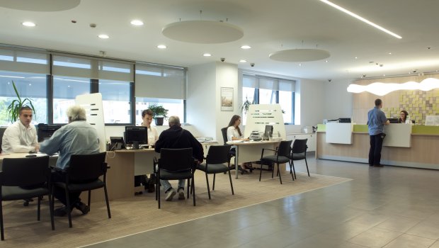 Azərbaycanda bank işçilərinin sayı 20 mini keçdi