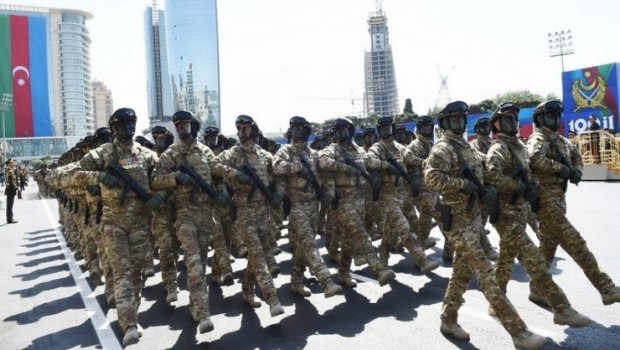 Müdafiə Nazirliyinin hərbi qulluqçularının maaşları artırıldı