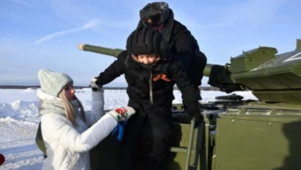 Məktəbli Putindən xahiş etdi, TANK SÜRDÜ 