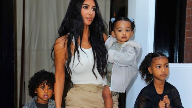 Kim Kardaşyan uşaqlarını yeni sevgilisi ilə tanış etdi