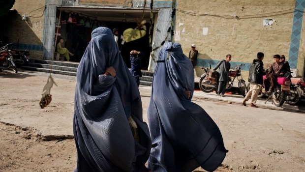 Taliban Kabildə qadın etirazçılara atəş açdı - VİDEO