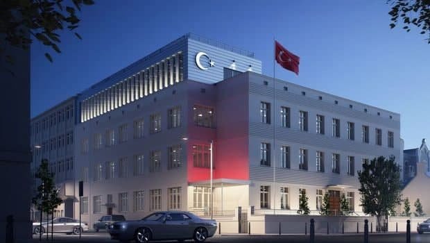 Türkiyə səfirliyinə yandırıcı maddə atan şəxs saxlanıldı
