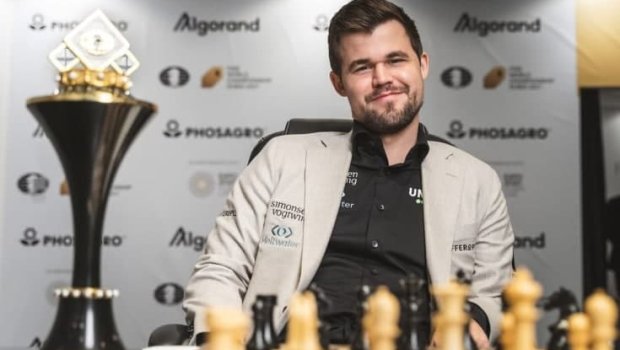 Maqnus Karlsen sürətli şahmatda 17 yaşlı özbək şahmatçısına uduzdu