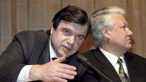 Yeltsinin yaxın silahdaşı: 