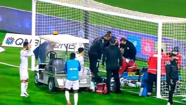 Futbolçu oyun vaxtı infarkt keçirdi - Matç dayandırıldı