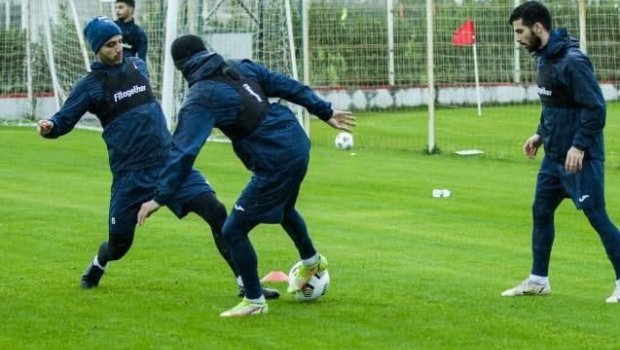 “Zirə”nin Antalyadakı ilk oyununda 8 qol vuruldu