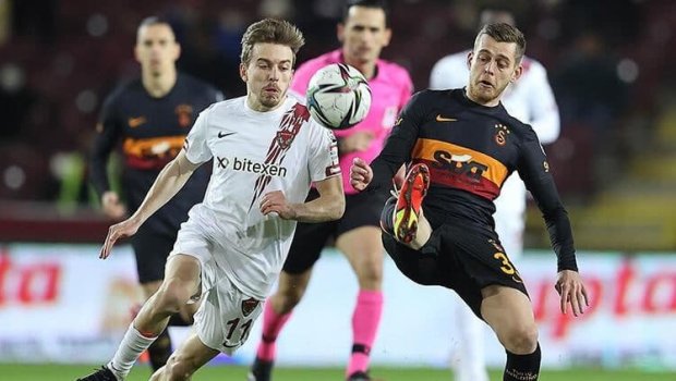 “Qalatasaray” yeni baş məşqçisi ilə ilk matçında məğlub oldu