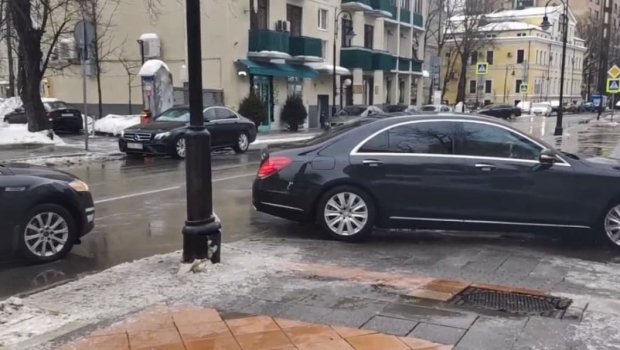 Ermənistan Moskvada yenə biabır oldu – Nümayəndənin avtomobilində bayraq yox idi – DETALLAR