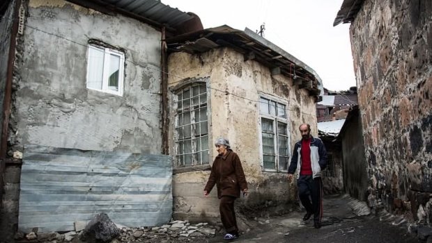 “Vətəndaşlarımızın yemək almağa pulu yoxdur, nazir isə sağlam həyat tərzindən danışır” – Erməni deputat