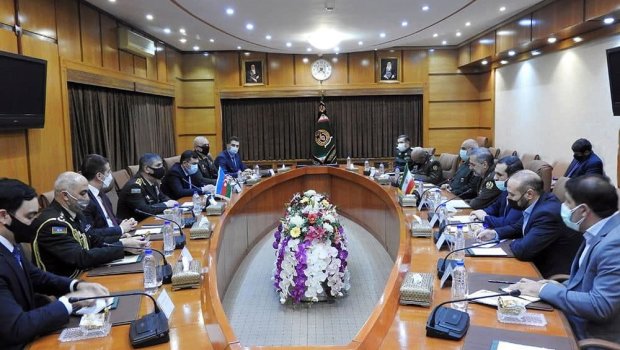 Müdafiə naziri iranlı həmkarı ilə müzakirələr apardı - FOTO