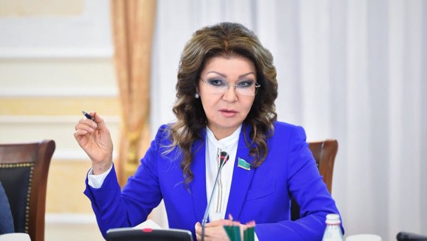 Nazarbayevin qızı hakim partiyadan uzaqlaşdırıldı