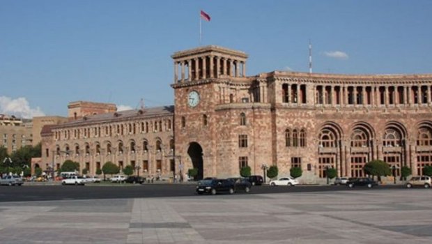 Erməni blogerin ETİRAFI: “İrəvanda heç kim Qarabağı istəmir”