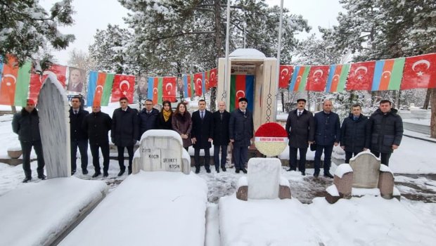 Azərbaycanın Türkiyədəki səfiri Rəsulzadənin məzarı başında - FOTO 