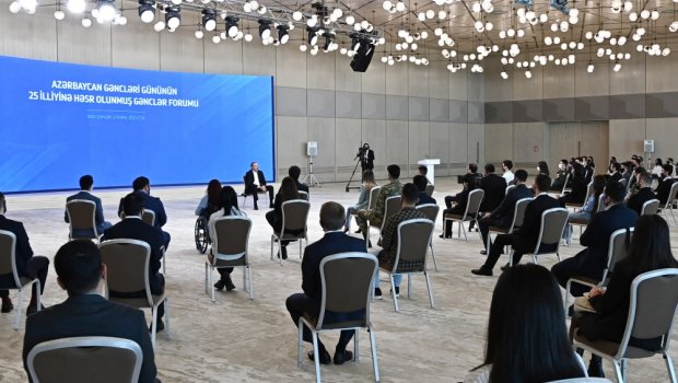 İlham Əliyev gənclərin suallarını cavablandırdı - VİDEO