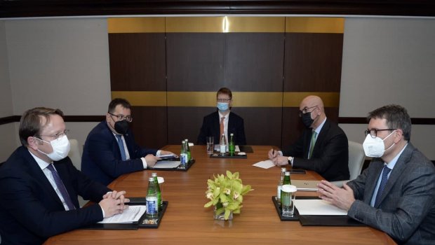 Avropalı komissar Bakıda vacib görüş keçirdi - FOTO