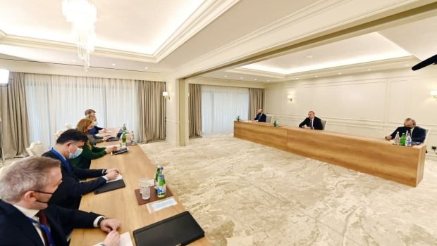 İlham Əliyev Avropa İttifaqının komissarı ilə nəyi müzakirə etdi? - YENİLƏNİB/VİDEO