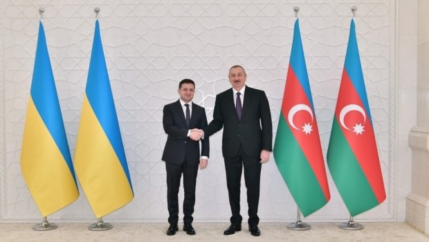 İlham Əliyevdən Zelenskiyə TƏBRİK