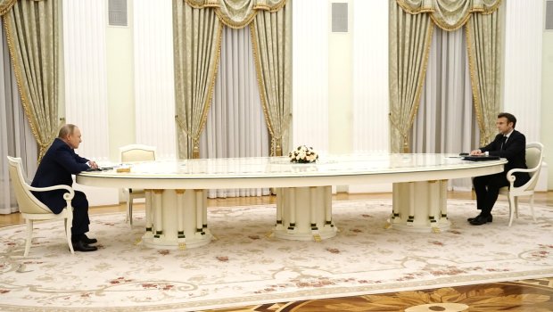 Putinin Makronu özündən uzaq saxlamasının səbəbi bəlli oldu - Görüşdən əvvəl...