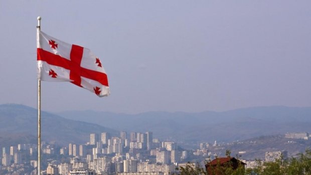 Gürcüstan telekanalının efirində zəlzələ belə hiss edildi – VİDEO