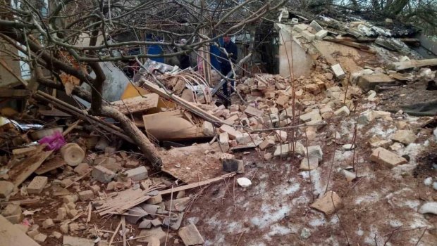 Donbasda cəbhə xətti boyunca vəziyyət gərginləşdi: uşaq bağçasının 3 əməkdaşı yaralandı - FOTO