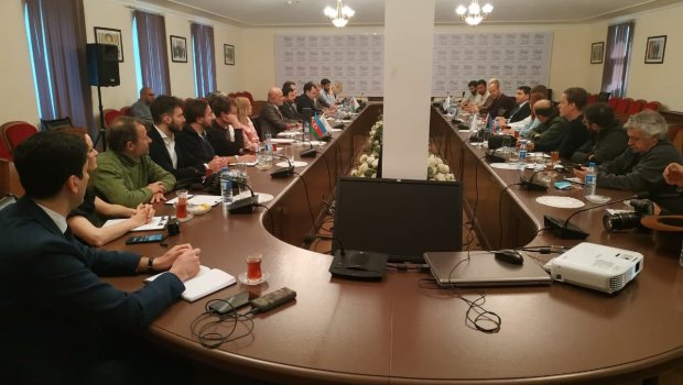 Hikmət Hacıyev xarici blogger və səyyahlarla görüşdü - FOTO