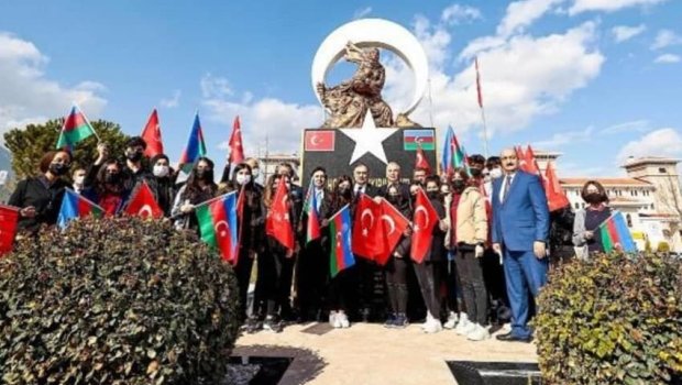 Azərbaycanın Türkiyədəki səfiri Xocalı abidəsini ziyarət etdi - FOTO