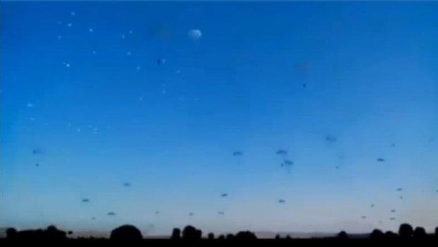 Minlərlə rus hərbçisi Xarkova paraşütlə belə endi - VİDEO 