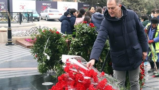 De Byazi Xocalı qurbanlarının xatirə abidəsini ziyarət etdi