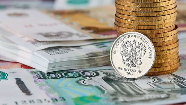 Sanksiyalardan sonra Rusiya rublu çökdü