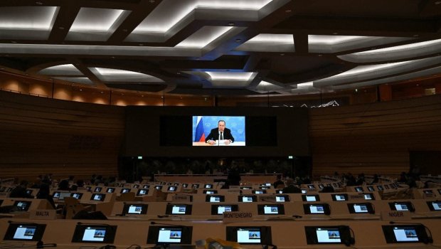 Lavrov konfransa onlayn qoşuldu, çıxışı başlayanda Şura üzvləri zalı tərk etdi – VİDEO 