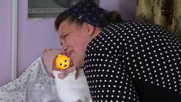 44 yaşlı qadın 14-cü uşağını dünyaya gətirdi