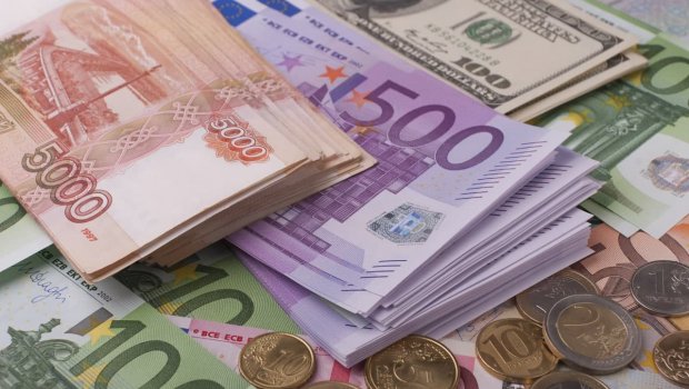 Rubl dollar və avro qarşısında çökdü - 5 faiz ucuzlaşma var