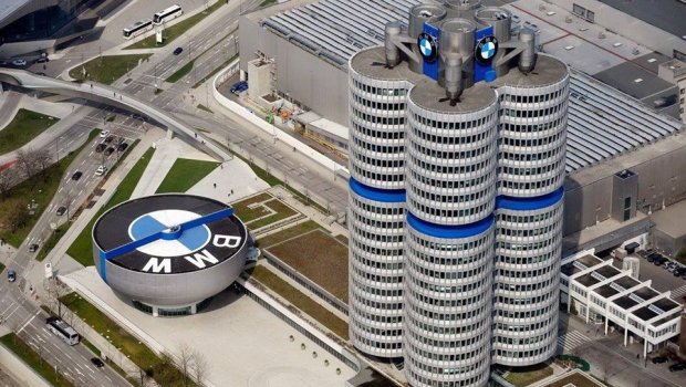 “BMW” Rusiyada istehsalı dayandırdı