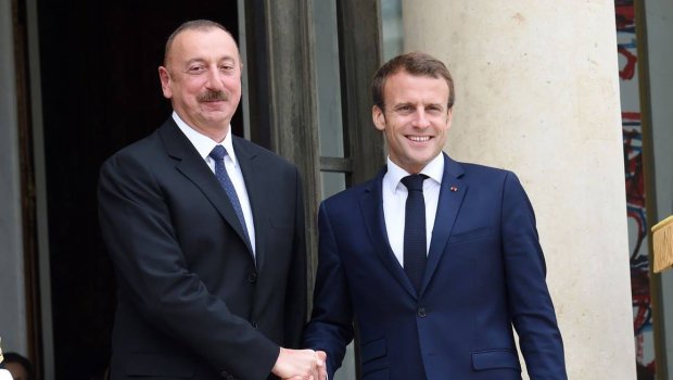 Makron İlham Əliyevə telefonla zəng etdi – UKRAYNADAKI VƏZİYYƏTİ MÜZAKİRƏ ETDİLƏR