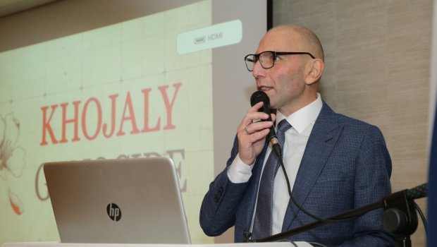 Arye Qut “Qarabağın qara kitabı”nın təqdimatında Xocalı soyqırımından DANIŞDI - FOTO 